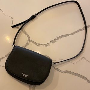 Like new Kate Spade crossbody purse